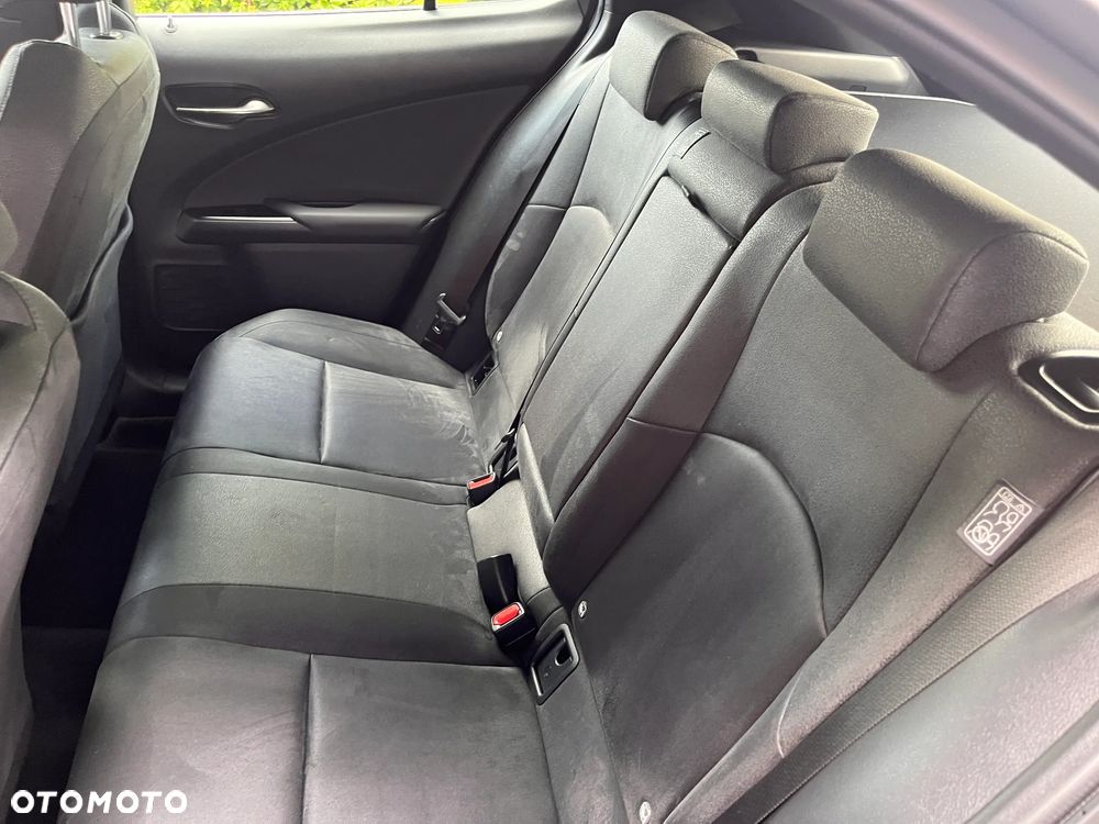 Lexus UX - 5