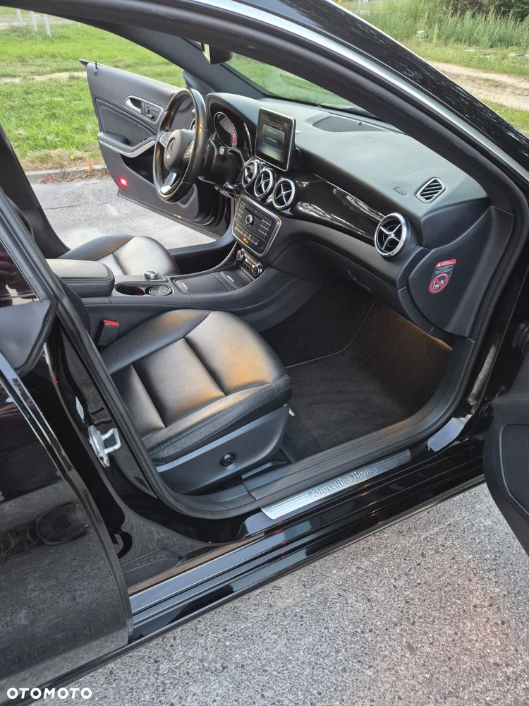 Mercedes-Benz CLA 250 4Matic 7G-DCT - 12