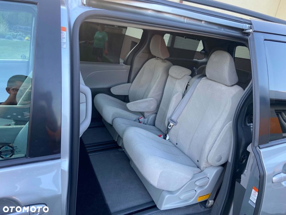 Toyota Sienna 3.5 V6 SE - 12