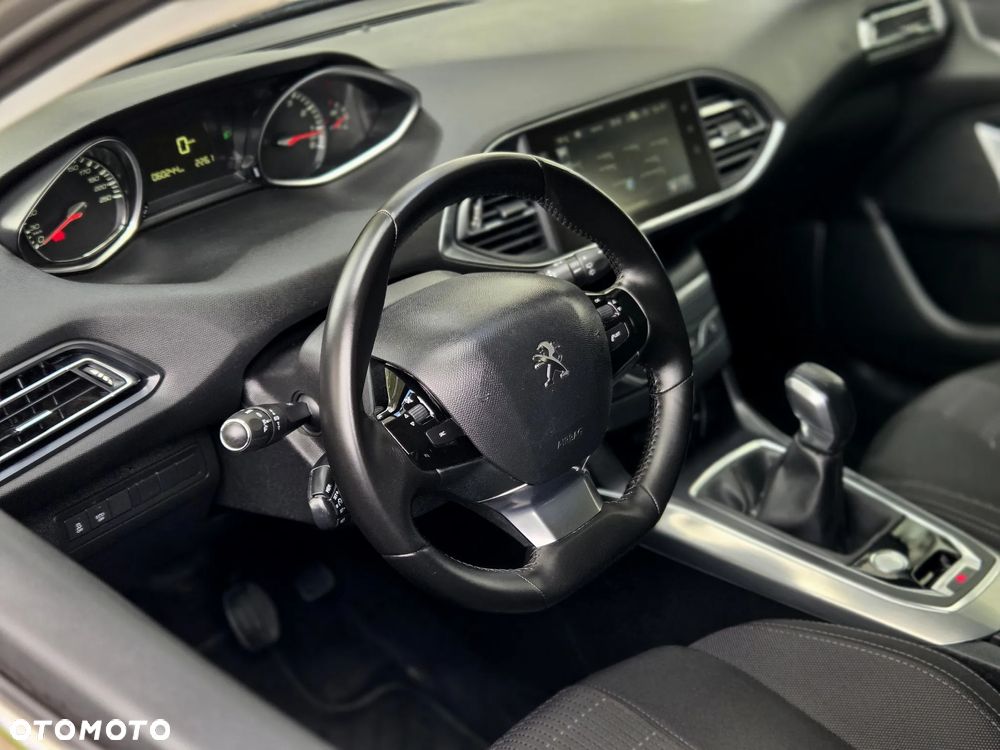 Peugeot 308 1.2 PureTech GPF Allure S&S - 29