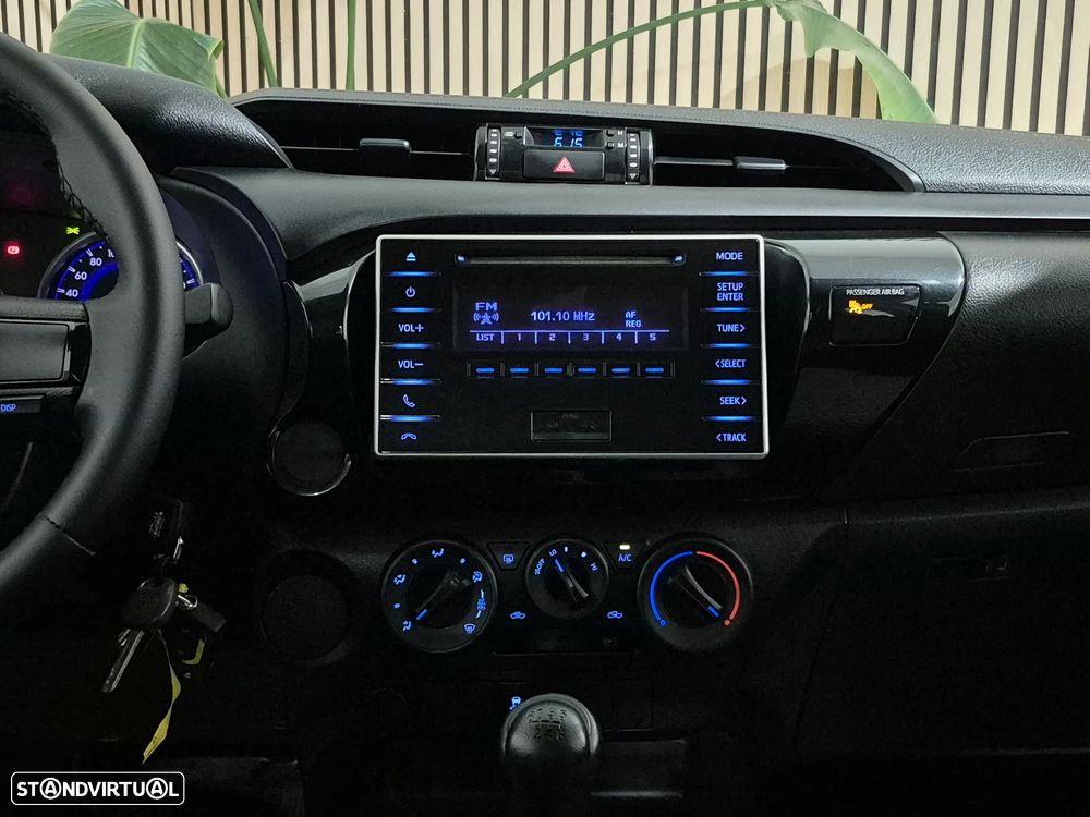 Toyota Hilux 2.4D-4D - 2018 - 137.000KM | GARANTIA | NACIONAL - 3 LUG - 15