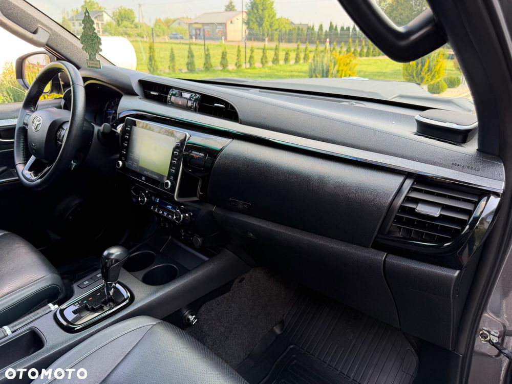 Toyota Hilux 2.8 D-4D Double Cab Invincible Sport 4x4 - 24