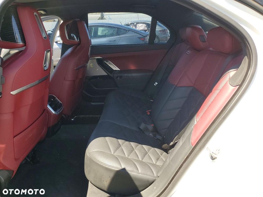 BMW Seria 7 740i - 11