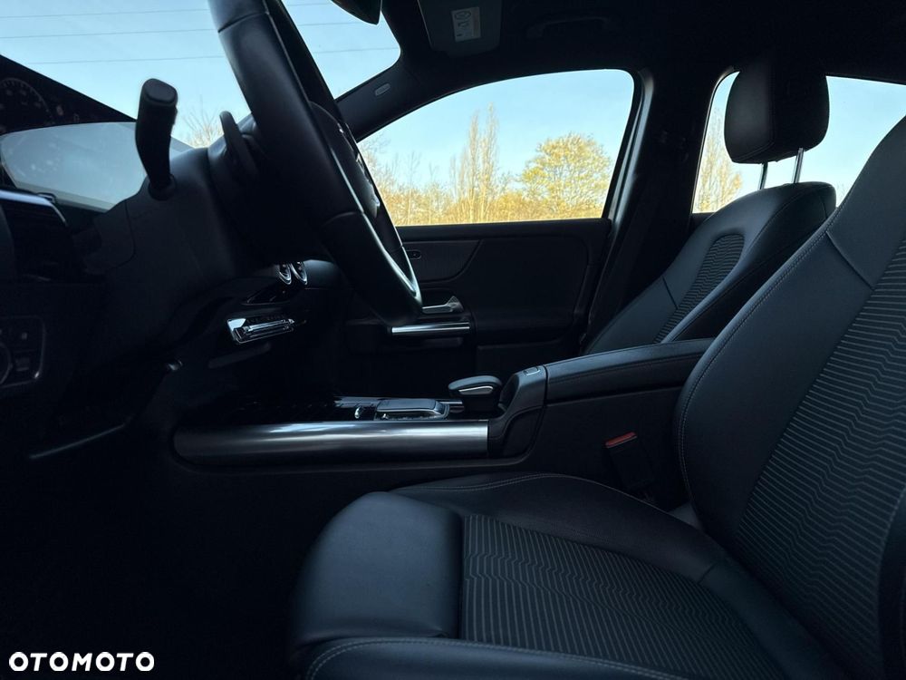 Mercedes-Benz GLA - 12