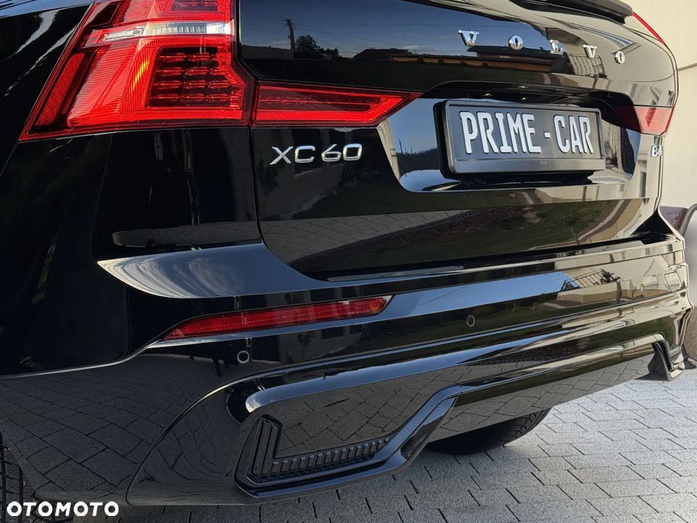 Volvo XC 60 B4 D AWD Plus Dark - 34