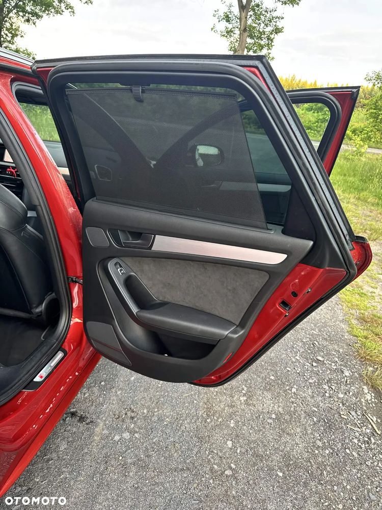 Audi A4 Avant 2.0 TDI Quattro Line - 28