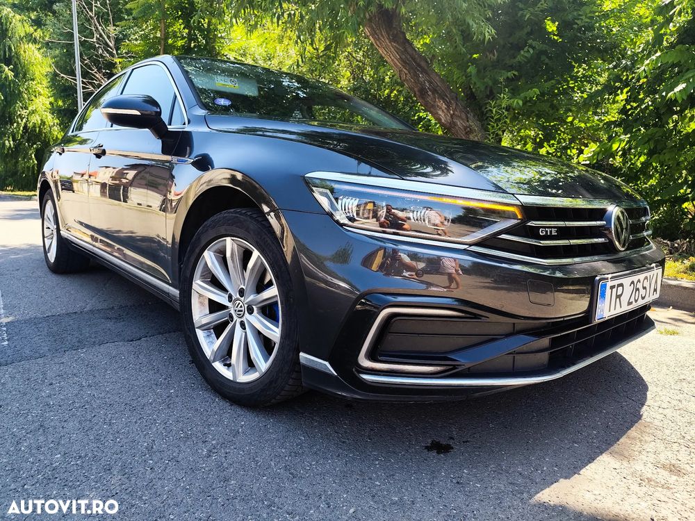 Volkswagen Passat - 1