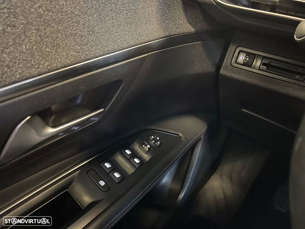 Peugeot 3008 1.2 PureTech Allure Pack - 29