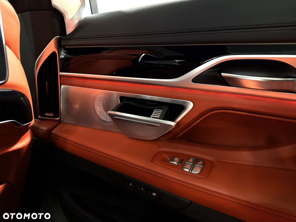 BMW Seria 7 - 35