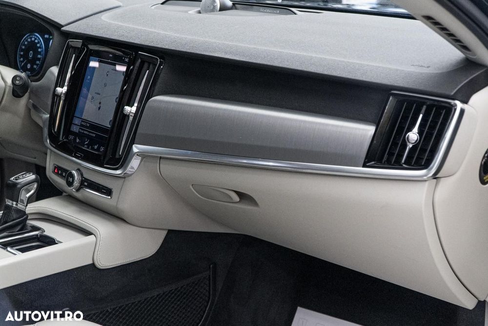 Volvo V90 D3 Geartronic Momentum Pro - 36