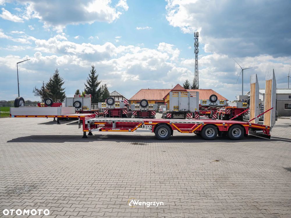 MAX Trailer 3 osiowe semi pod ciągnik lowdeck - 5