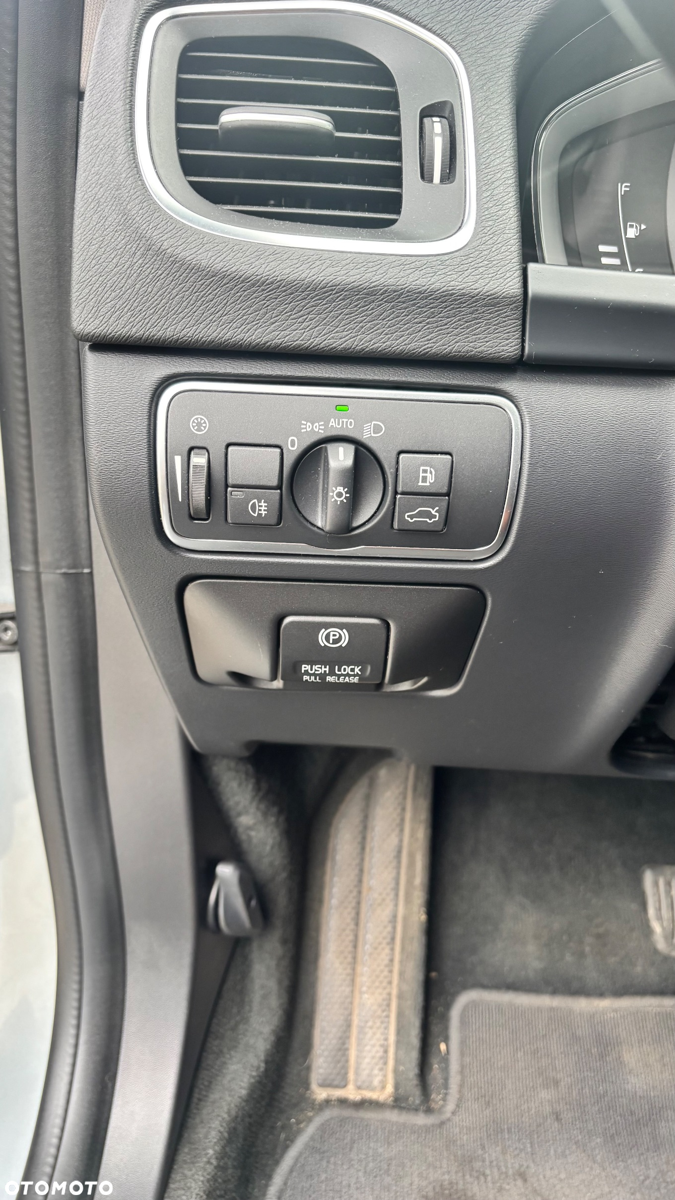 Volvo V60 D6 AWD Plug-in Hybrid Summum - 30