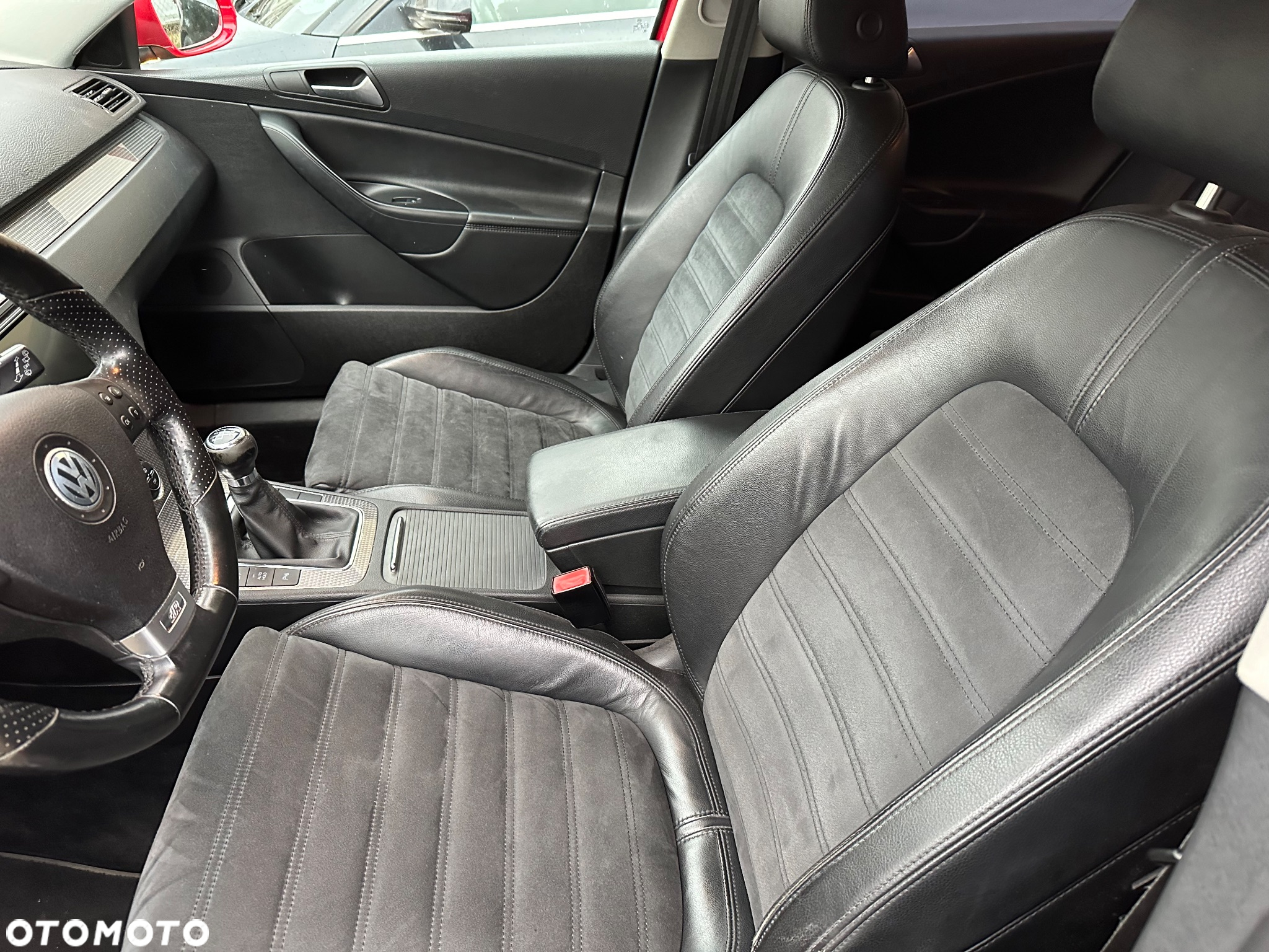 Volkswagen Passat Variant 2.0 TSI R-Line - 22