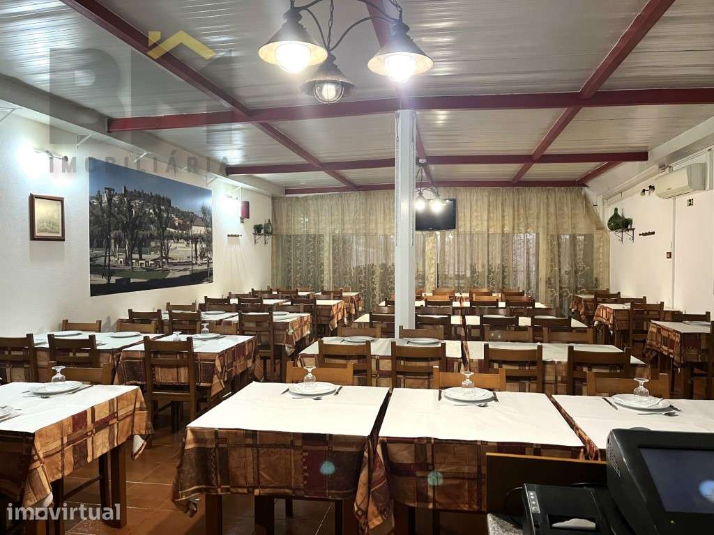 Restaurante/churrasqueira em pleno funcionamento, localizado em Cas... - Grande imagem: 2/16