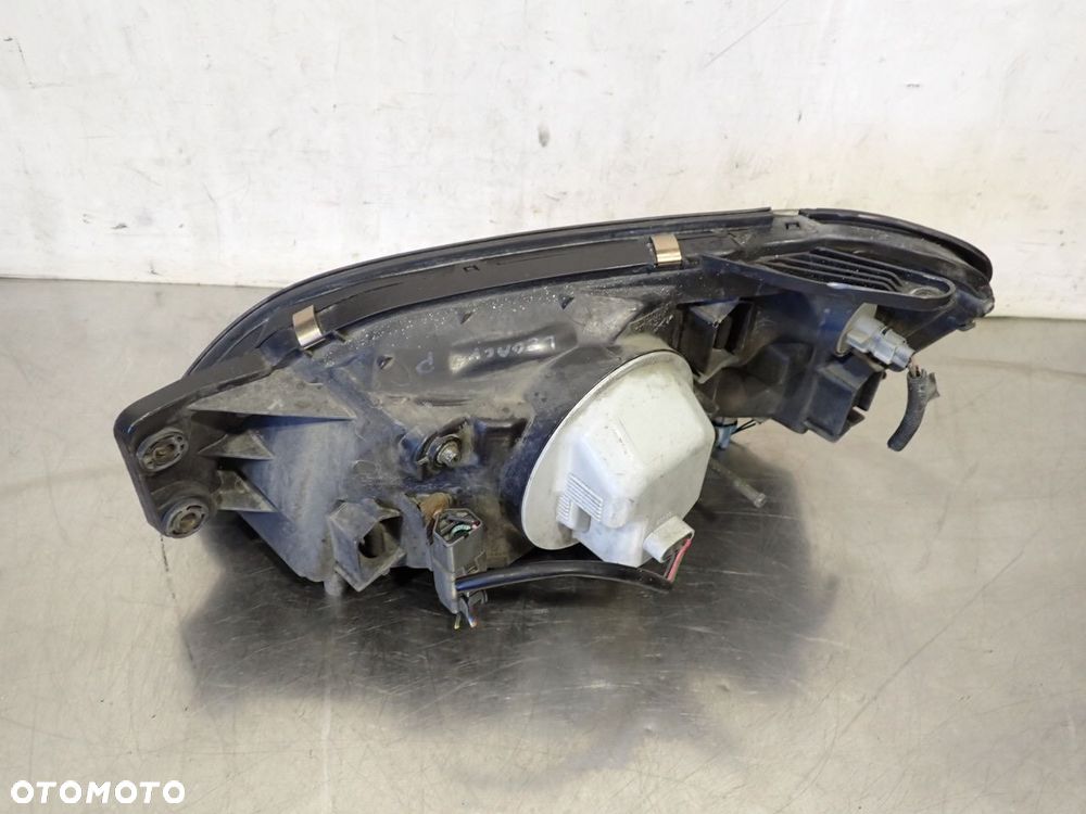 LAMPA PRAWA PRZEDNIA SUBARU LEGACY 2.5 - 5