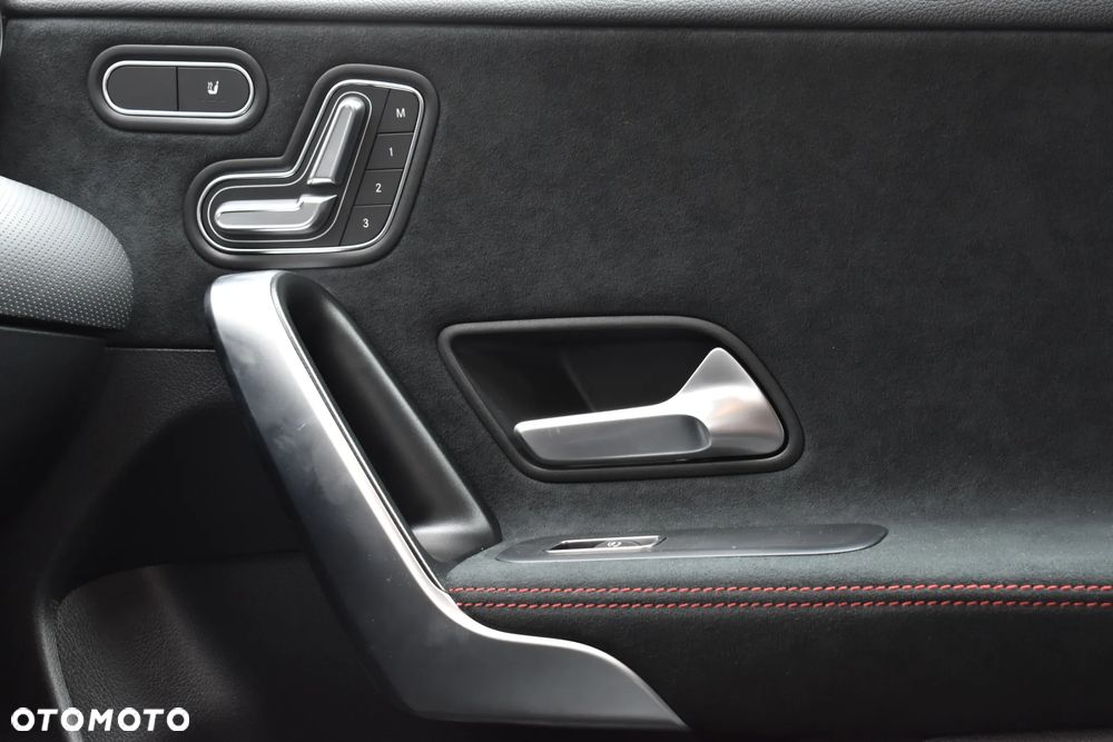 Mercedes-Benz CLA 220 AMG Line 7G-DCT - 22