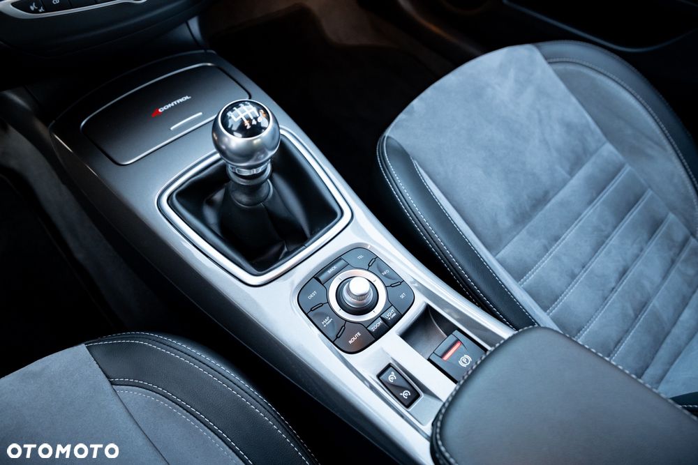 Renault Laguna dCi 180 FAP GT - 32