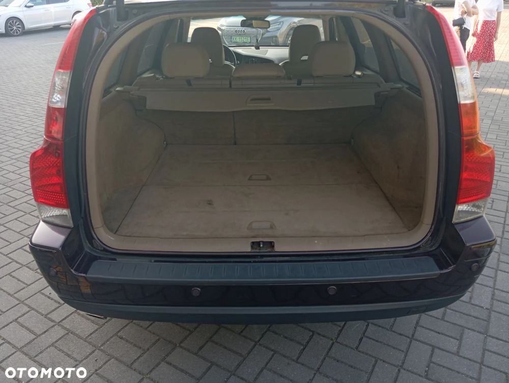 Volvo V70 D5 AWD Momentum - 8