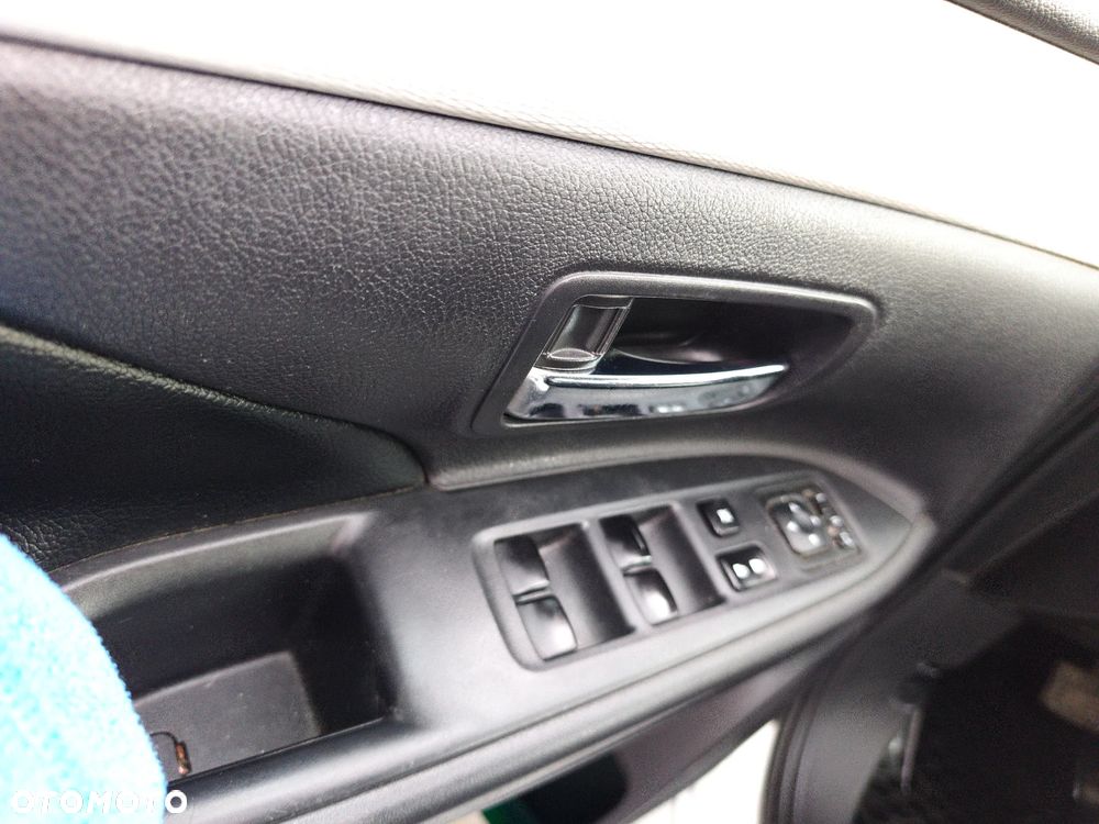 Mitsubishi Outlander Instyle NAVI + - 16