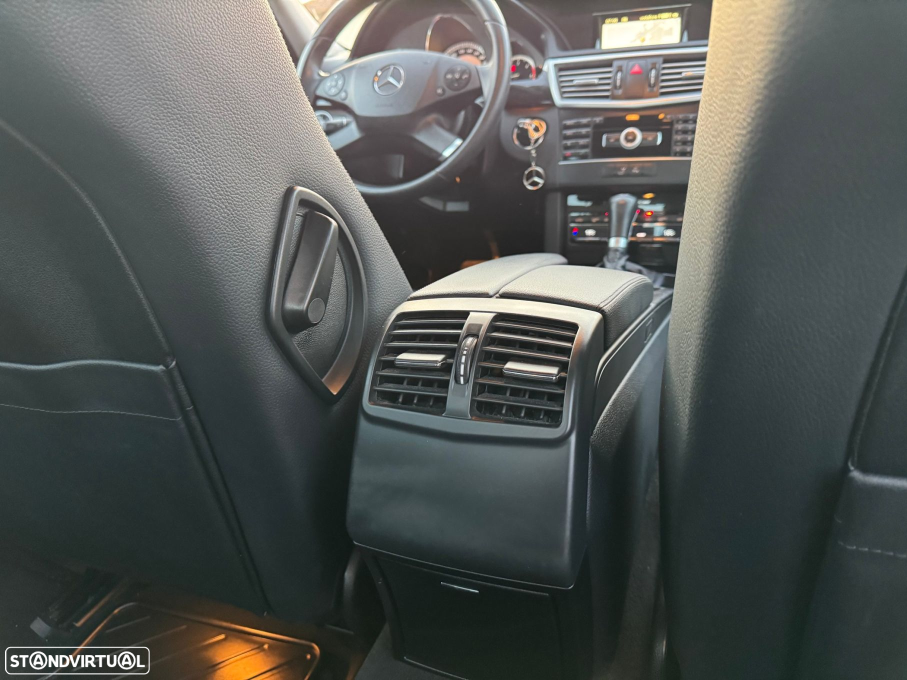 Mercedes-Benz E 220 CDi Avantgarde BlueEfficiency Auto. - 28