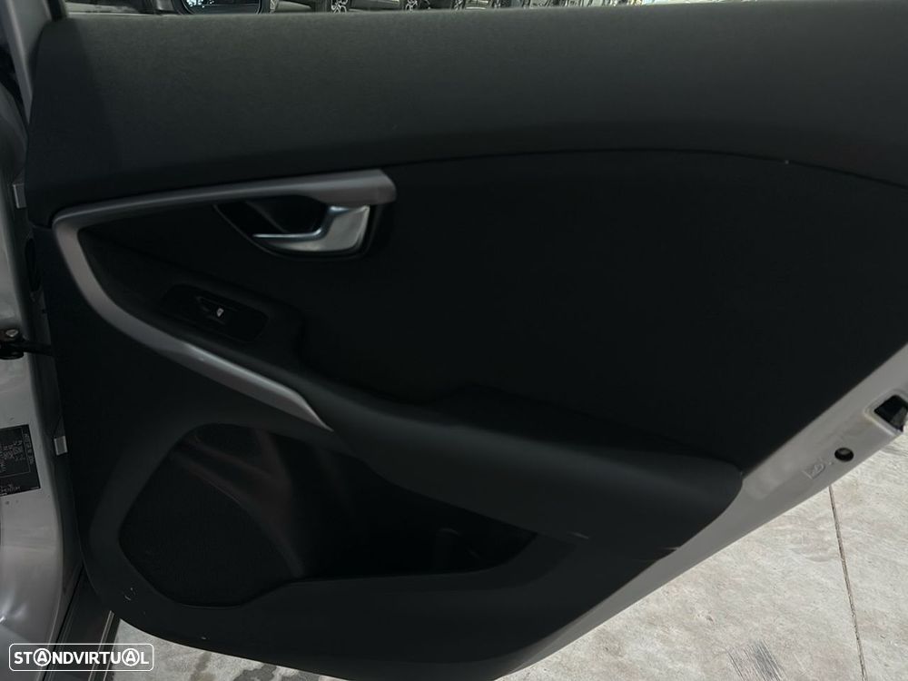 Volvo V40 2.0 D3 Momentum - 23