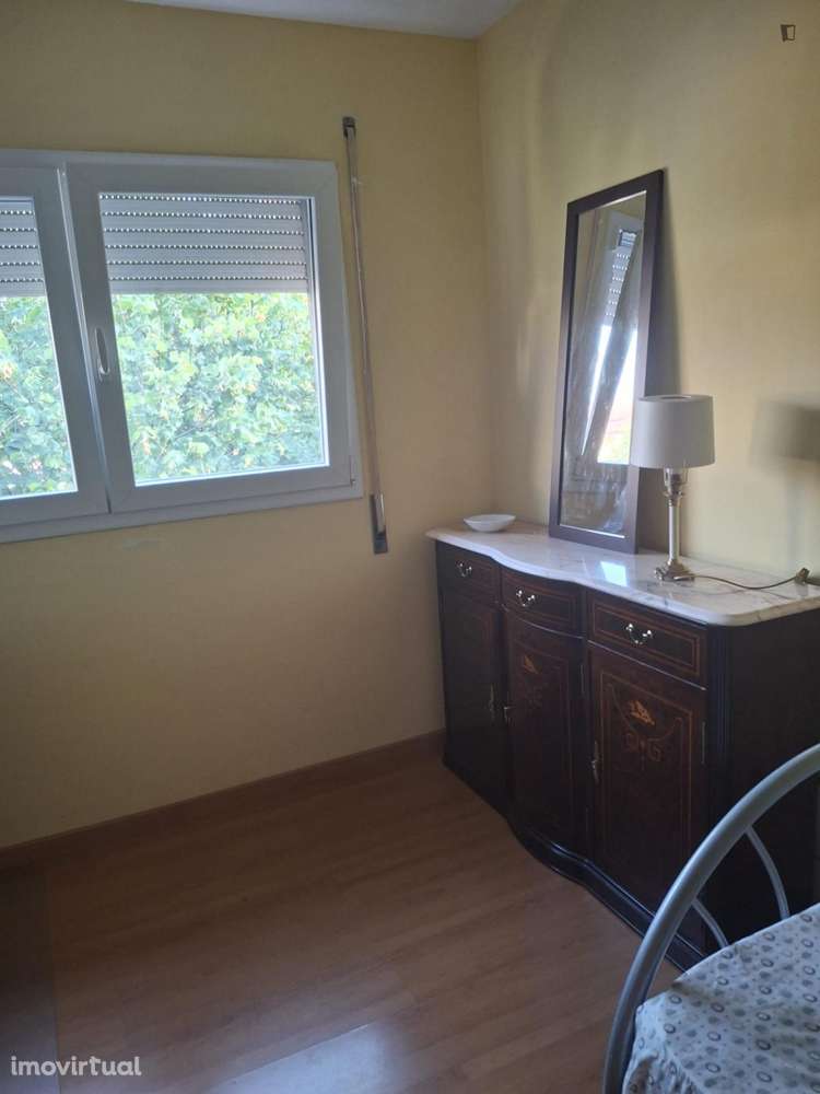 Quarto - localizado em Alto de São João Coimbra - Grande imagem: 3/9