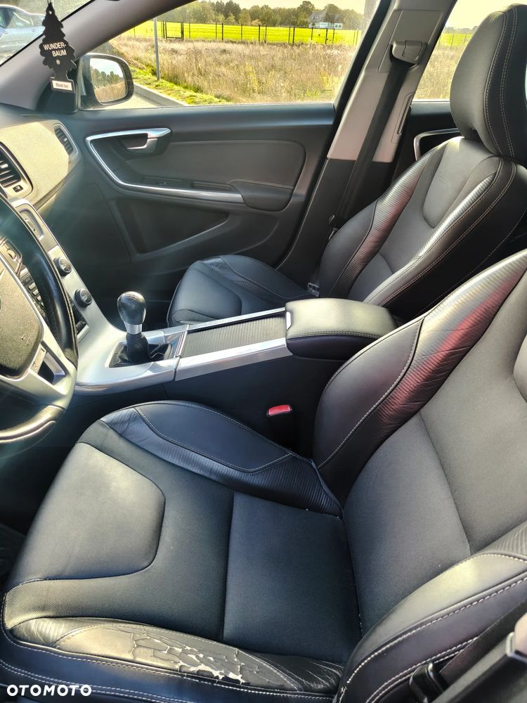 Volvo V60 D3 R-Design - 15