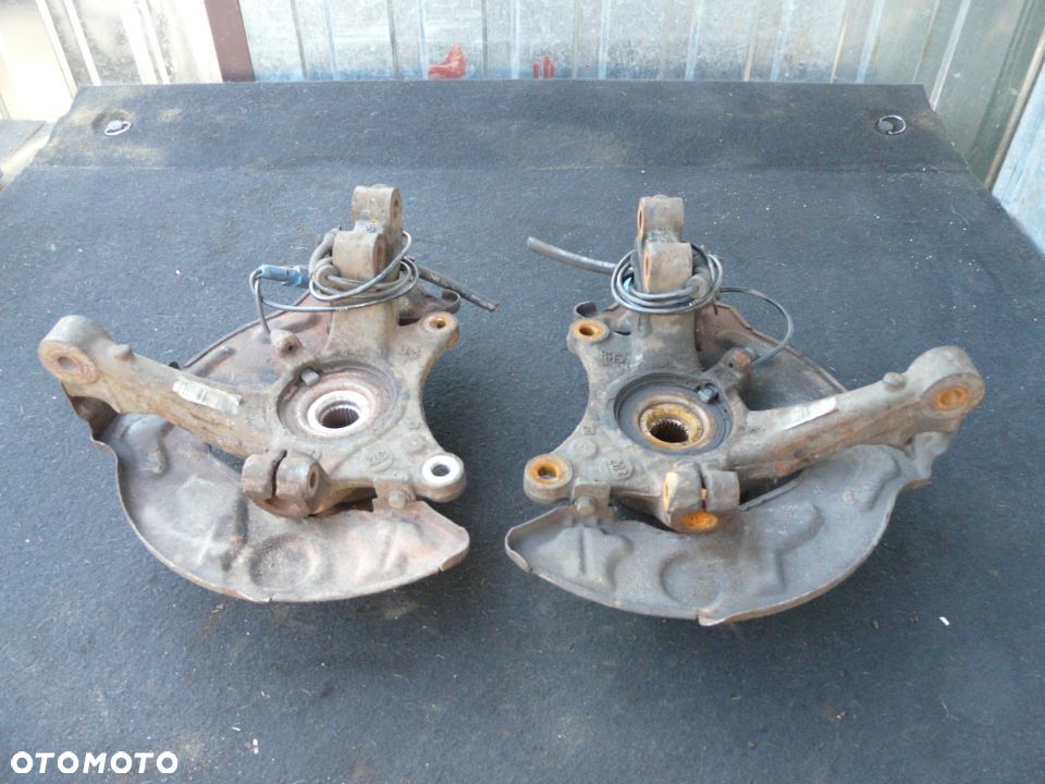 Zwrotnica przednia lewa prawa piasta Peugeot 508 1,6 E-HDI - 2