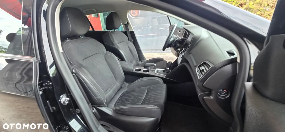 Renault Megane ENERGY TCe 140 EDC LIMITED - 35