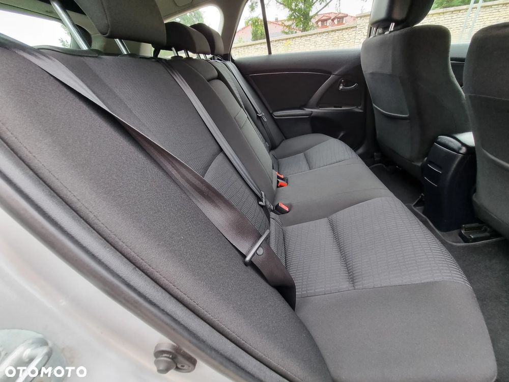 Toyota Avensis - 21