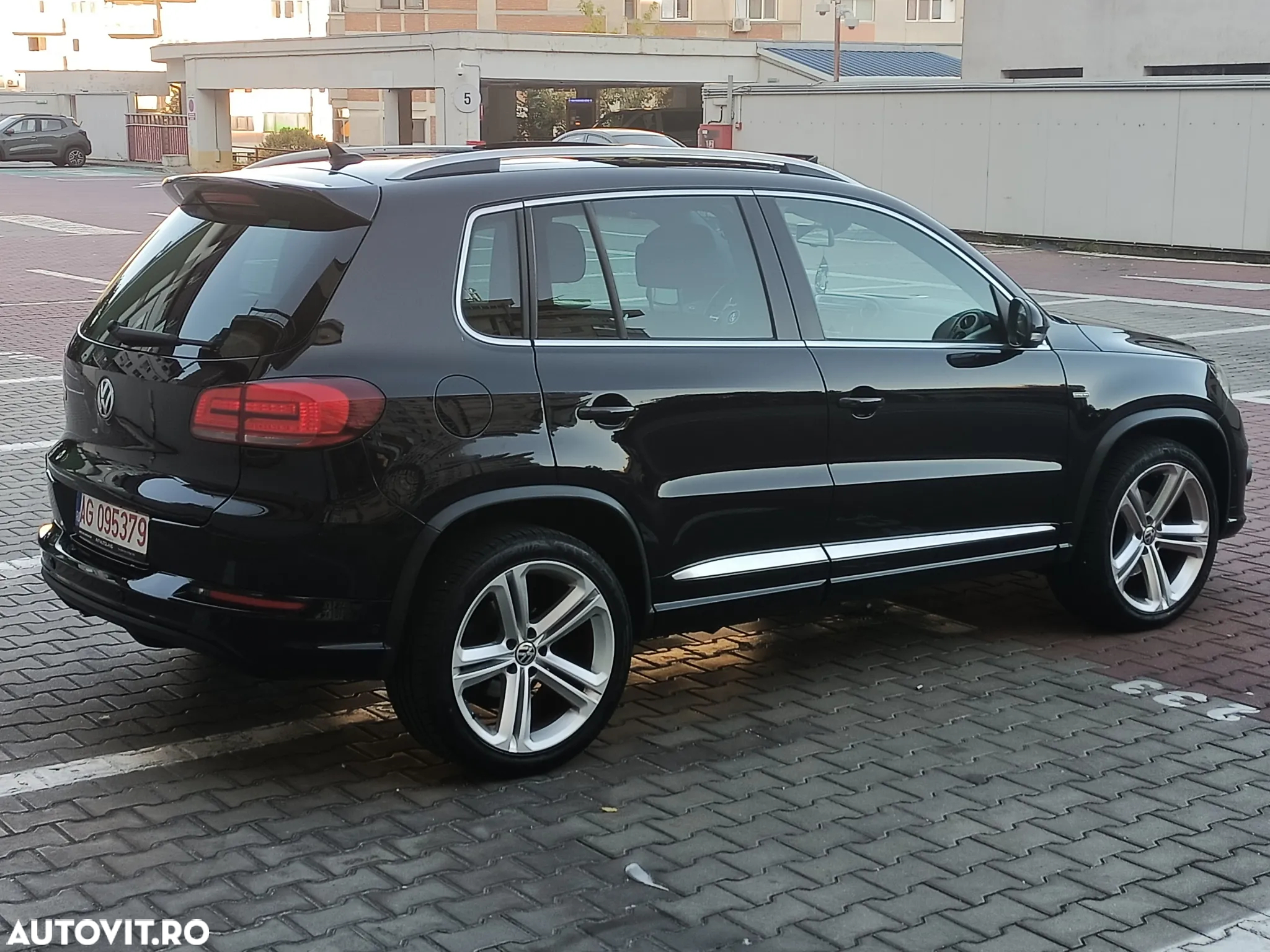Volkswagen Tiguan 2.0 TDI DPF 4Motion BlueMotion Technology DSG CityScape - 11