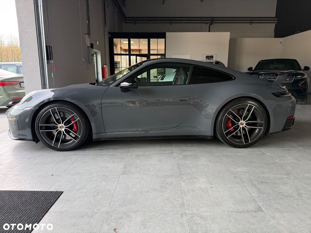 Porsche 911 Carrera T-Hybrid 4 GTS - 3