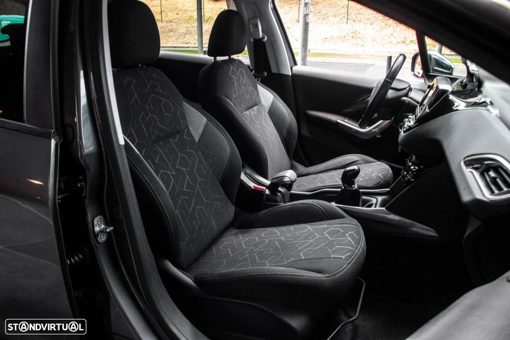 Peugeot 2008 PureTech 82 Style - 17