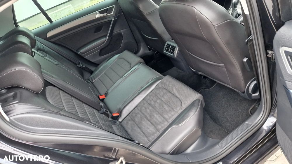 Volkswagen Golf - 22