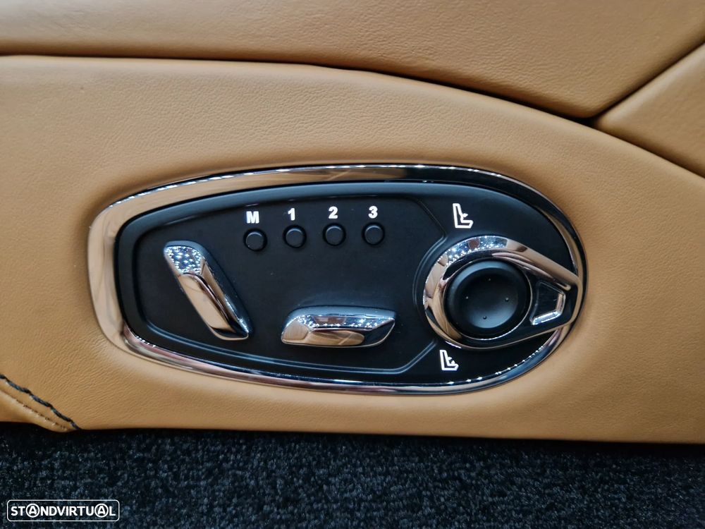 Aston Martin DB11 Volante V8 - 23