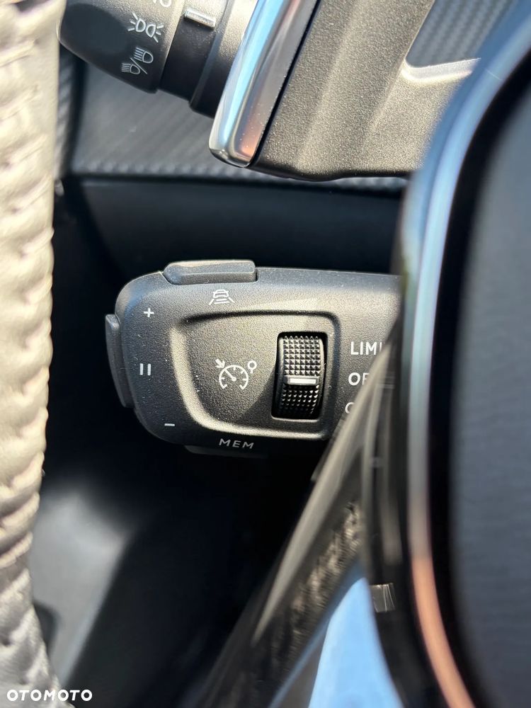 Peugeot 208 PureTech 100 EAT8 Allure - 16
