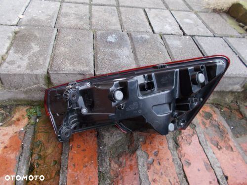 LAMPA TYLNA LEWA LED SKODA OCTAVIA 4 IV HB - 3