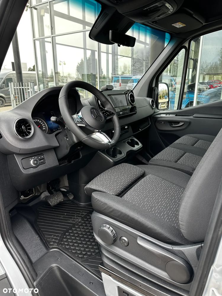 Mercedes-Benz Sprinter - 16