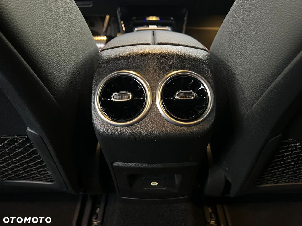 Mercedes-Benz CLA - 31