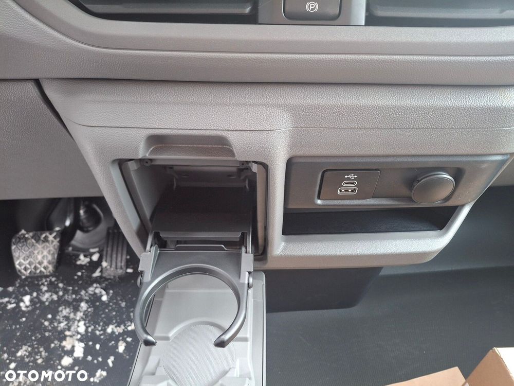 Volkswagen Caravelle - 24