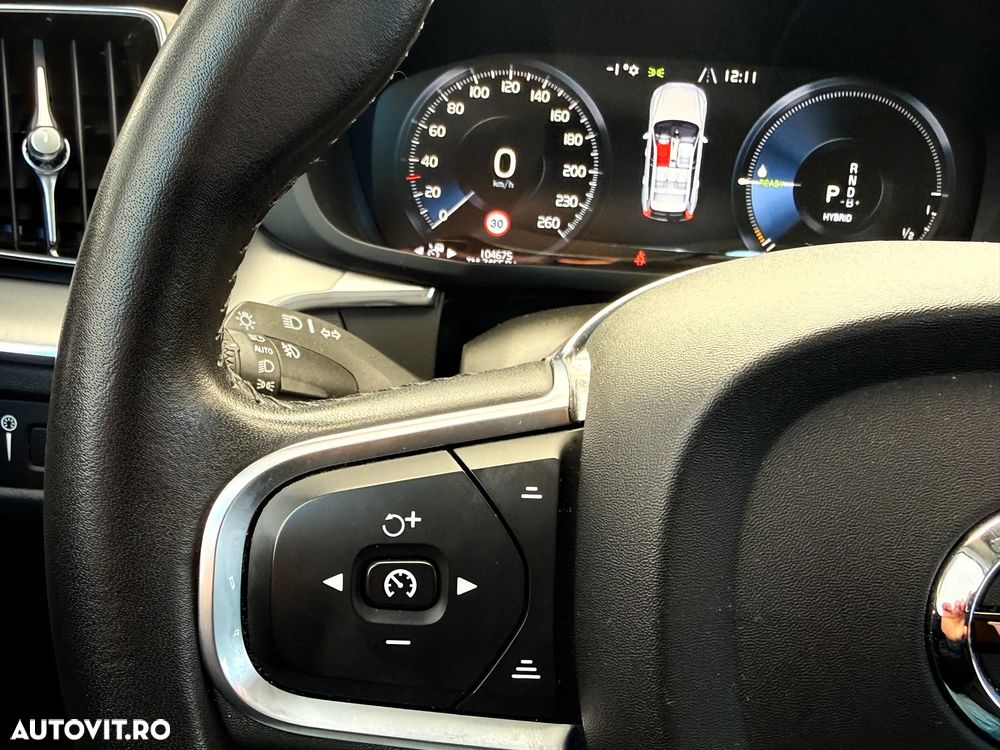 Volvo XC 60 T8 Twin Engine AWD Geartronic Momentum - 20