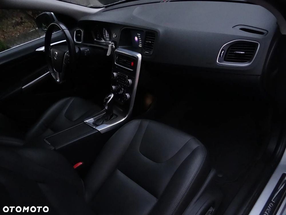 Volvo V60 D4 Geartronic Summum - 30