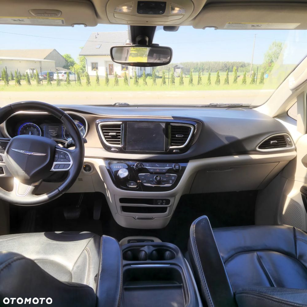 Chrysler Pacifica - 12