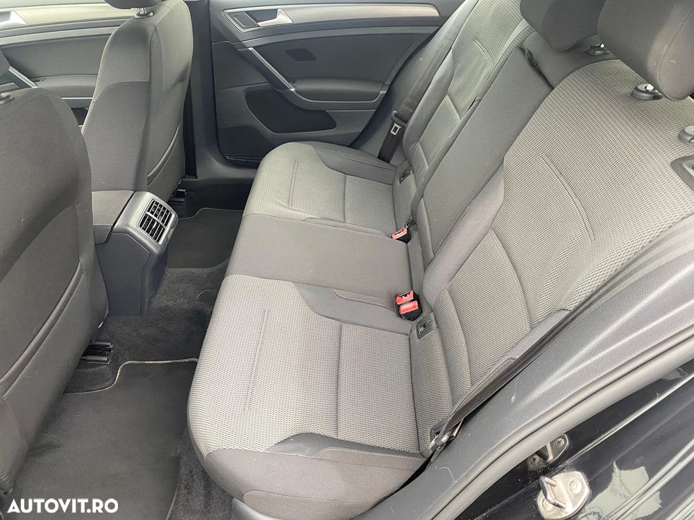 Volkswagen Golf - 26