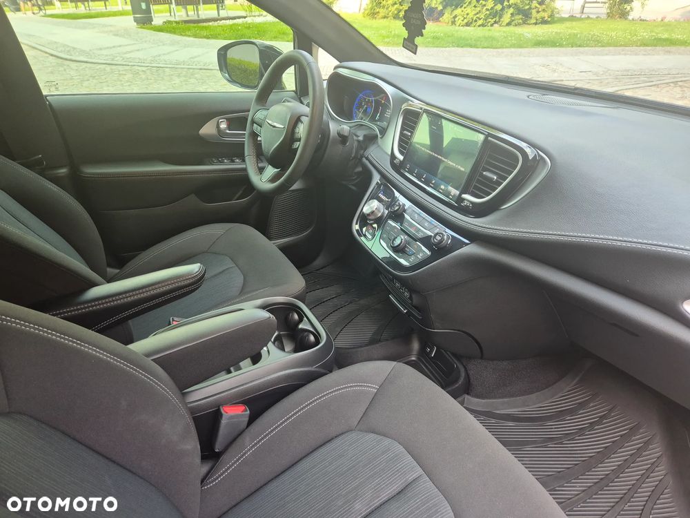 Chrysler Pacifica - 16