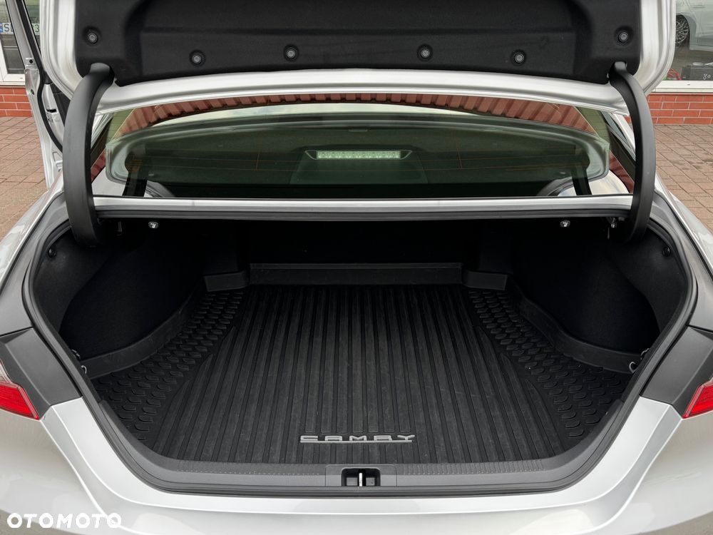 Toyota Camry 2.5 Hybrid Comfort CVT - 28