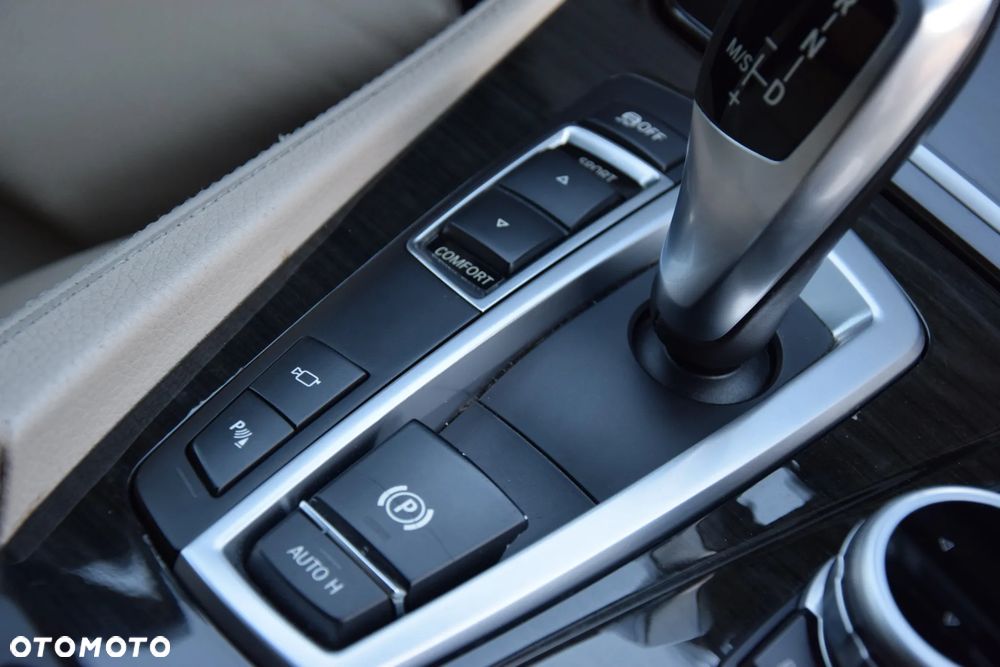 BMW Seria 5 535i Sport-Aut - 30