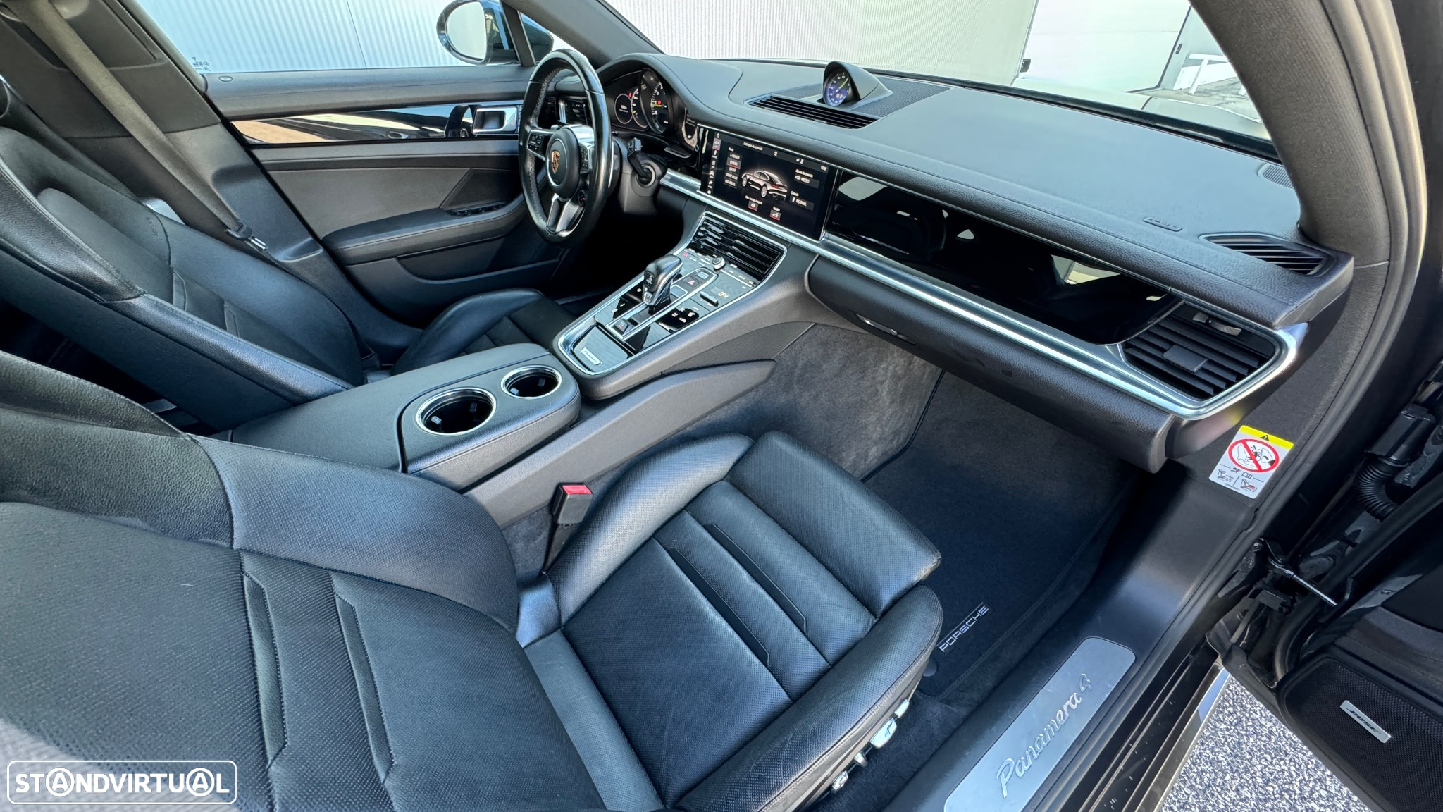 Porsche Panamera 4 E-Hybrid - 31