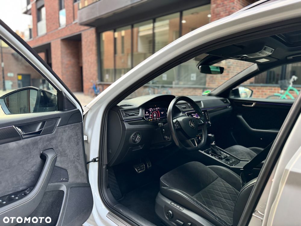 Skoda Superb 2.0 TDI SCR Sportline DSG - 28