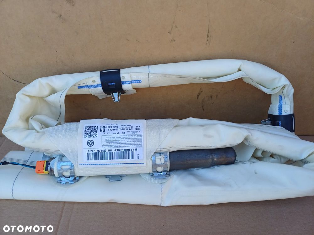 Golf VI Plus kurtyna prawa 5M0880742E Golf Plus lift - 2